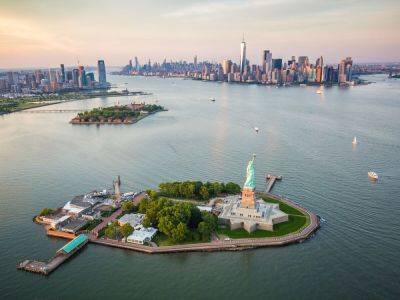 These Are the Best Airbnbs To Stay in if You're Visiting the Statue of Liberty - matadornetwork.com - France - Usa - New York