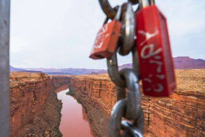 Grand Canyon Asks Visitors to Stop Leaving 'Love Locks' Around National Park to Protect Wild Animals - travelandleisure.com - state California - state Arizona - state Indiana - state Utah