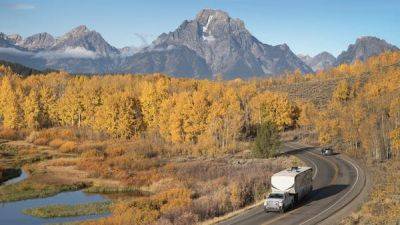 It’s not too late to take a fall road trip at these 10 national parks - lonelyplanet.com - Usa - state Mississippi - Washington - state Maine - county Valley - county Yellowstone - parish Acadia