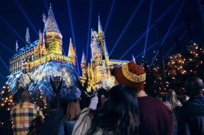 Universal Orlando Is Offering 2 Free Days at the Park This Holiday Season - travelandleisure.com - Canada - city New York - state Florida - county Island - city Santa Claus