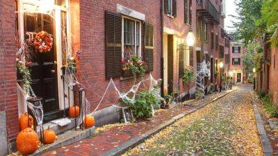 Celebrate Halloween In Style Across These Historic East Coast Cities - forbes.com - Ireland - Usa - New York - Mexico - city Boston - state Massachusets - Scotland - city Downtown - city Coast
