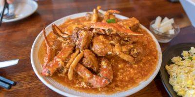 I'm Singaporean, and here's all the chili crab lore you need to survive the gauntlet of local seafood restaurants - insider.com - Japan - Singapore - city Singapore