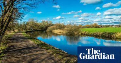 Merseyside’s towpath to the past: a 20-mile walk along the Industrial Revolution’s first canal - theguardian.com - Ireland - Britain