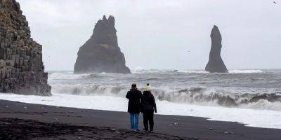 Tourists in Iceland standing too close to the ocean almost got swept away by dangerous 'sneaker waves' - insider.com - Iceland