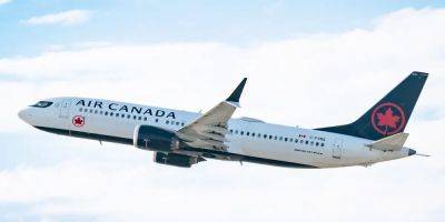 A man who uses a wheelchair says he had to drag himself off an Air Canada flight in Las Vegas because airline staff wouldn't help him - insider.com - Canada - city Las Vegas - city Vancouver