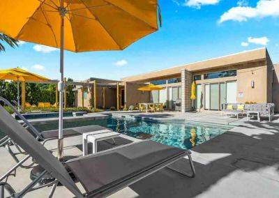 Get The Most Out of Palm Springs At These Guest Favorite Airbnbs - matadornetwork.com - county Hot Spring - Los Angeles - city Palm Springs