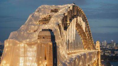 The Sydney Harbour Bridge Gets Into The Christmas Spirit - breakingtravelnews.com