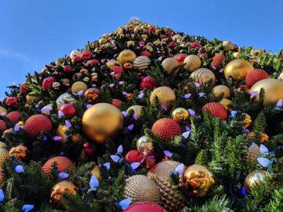 Unusual Christmas Ornaments Make the Holidays Weird and Wonderful - atlasobscura.com - Japan - state Louisiana - state Florida - state New York - city Santa - county Niagara - Iraq - city Jacksonville, state Florida