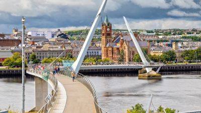 Derry by bike: a new way to tour Northern Ireland's second city - nationalgeographic.com - Ireland - Britain - city Walled