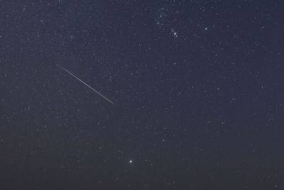 This 'Unpredictable' Meteor Shower Will Peak Tonight — Where and When to Spot Shooting Stars - travelandleisure.com - city New York