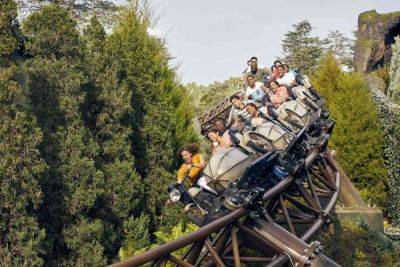 The Sweet Way Universal Orlando Gives Kids Who Are Too Short for Thrill Rides a Boost - travelandleisure.com