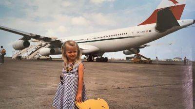 An aviation-loving kid posed by an airplane in 1999. Over 20 years later, she recreated the photo - edition.cnn.com - Austria - Maldives - city Vienna, Austria