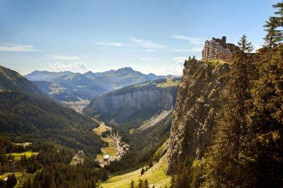 The French Alps: summer amongst the peaks - roughguides.com - Spain - France - Britain - county Alpine
