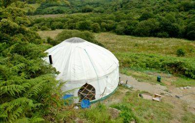 Britain's best yurt and tipi camping sites - roughguides.com - Britain - Scotland - Mongolia - county Sussex