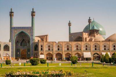 The Art of Persia: seeing half the world at Naqsh-e Jahan Square - roughguides.com - Iran