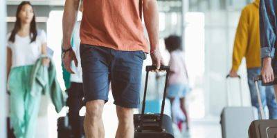 This week's brutal heat wave has sparked a debate online over whether you should wear shorts or pants on an airplane - insider.com - Usa - New York - Mexico