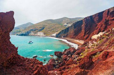 The best Santorini beaches - roughguides.com - Greece - city Santorini