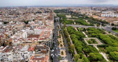 Spain’s Largest Urban Park Runs Through Valencia Like a River (And 5 More Must-See Parks in Valencia) - matadornetwork.com - Spain - county Park - county Valencia