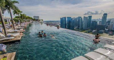 The World's Largest Rooftop Infinity Pool Doesn't Disappoint, With Panoramic Views of Singapore's Skyline - matadornetwork.com - Singapore - city Singapore - city Epic Stays