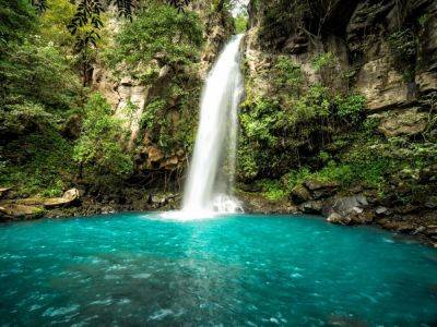 The 14 Most Amazing Waterfalls in Costa Rica - matadornetwork.com - county Hot Spring - Costa Rica