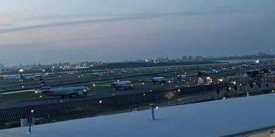 Thousands of passengers got stuck on planes for hours at LaGuardia Airport as 60 aircraft waited to take off - insider.com - Usa - New York - county Delta