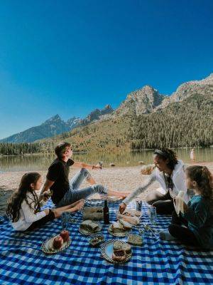 Dining Al Fresco: Hotel Wellness Picnics Perfect for Travelers Communing with Nature - forbes.com - county Park - county Dallas - state California - state Texas - city Houston - county Warren