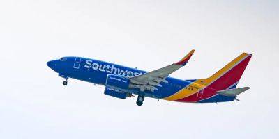 A Southwest passenger says a man was escorted off her flight after he sent her an explicit photo and video before takeoff - insider.com - city Las Vegas - Washington - state Texas