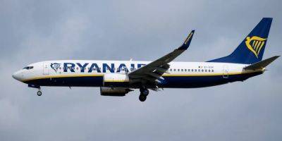 An elderly couple flying on Ryanair says the airline charged them $140 just to print their boarding passes - insider.com - France - city London