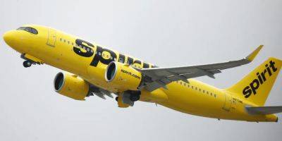 A woman filmed herself and other passengers inside a Spirit Airlines plane she said was stuck on an airport tarmac for 7 hours, and it looks like hell - insider.com - Usa
