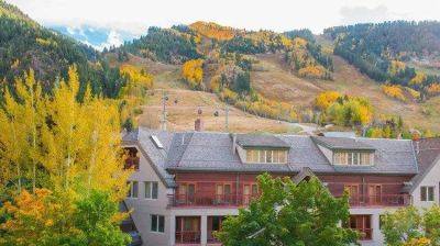 The 6 Best Wellness Retreats In The U.S. For Fall (And Beyond) - forbes.com - Georgia - state Arizona - county Valley - Santa Fe - county Hudson
