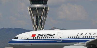 Passengers on an Air China flight had to brace for an emergency landing in a smoke-filled cabin after the plane's left engine caught fire - insider.com - China - Singapore