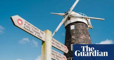 From a boozer to the Norfolk Broads: a riverside walk to The Ship, Reedham - theguardian.com - Britain - city London