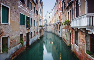 Europe Fights Overtourism—Fees And Reservations At The Acropolis And Venice - forbes.com - France - Greece - Italy - city Venice