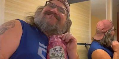 The internet's most eccentric chef, Barfly7777, has cooked steak in a toilet and garlic shrimp in an airplane sink - insider.com