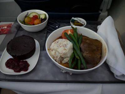 Delta Air Lines Stops Meal Service on Hundreds of Flights Due to Food Safety Issue - travelpulse.com - city Amsterdam - Usa - city Detroit - county Wayne