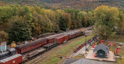 Riding the Rails, Literally, on a Pedal-Powered Bike - nytimes.com - Usa - state California - state Maine - South Korea