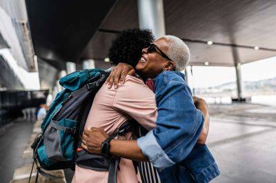 This Airport Just Put a Time Limit on Hugs in Drop-off Zone - travelandleisure.com - New Zealand