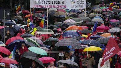 Tens of thousands of demonstrators march in Italian cities calling for peace in Gaza and Ukraine - euronews.com - Italy - Israel - city Rome - county Florence - Russia - Ukraine - Iran