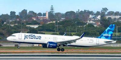 A Jewish passenger is suing JetBlue claiming religious discrimination after he was thrown off a plane following his refusal to sit next to a woman - insider.com - Usa - New York - city Palm Springs