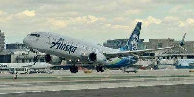 Alaska Airlines cabin crew used a beverage cart to stop a passenger trying to enter the cockpit, prosecutors say - insider.com - county San Diego - state Alaska - county Jones