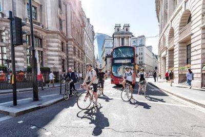 How to get around London: from tubes and trains to bikes and buses - lonelyplanet.com - county Garden - county Park - county Hyde