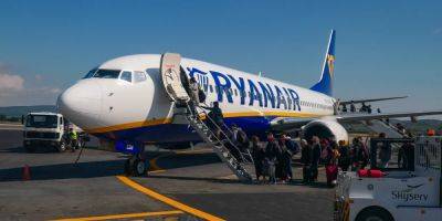 A major labor union said the rise in unruly airline passengers is 'deeply concerning' — after 2 fights days apart on the same Ryanair route - insider.com - Spain - Portugal - Britain - Usa - Scotland