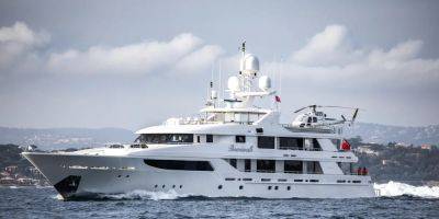 Take a look at the superyacht the Jefferies CEO just bought from the Houston Rockets' billionaire owner - insider.com - Netherlands - state Florida - city Houston - county Lauderdale - city Fort Lauderdale, state Florida