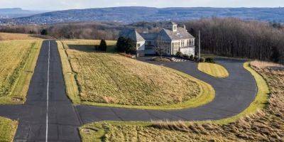 A Connecticut home with a private FAA-approved airstrip and hangar has hit the market for $2.9 million. Take a look. - insider.com - Usa - state Connecticut - county Bristol