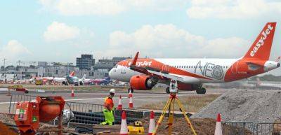 New London Gatwick taxiway to help reduce delays and cut aircraft emissions - traveldailynews.com - county New London