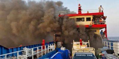 Dozens of ferry passengers jumped into the sea after it caught fire - insider.com - Thailand - city Bangkok