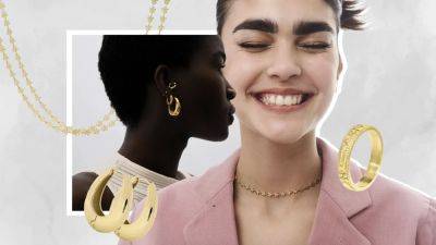 Hey Harper Jewelry Review: Affordable, Waterproof Pieces That Won't Tarnish - cntraveler.com - Ireland - Mexico - state Oregon - city Lisbon