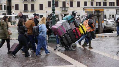Venice starts fining tourists who skip entrance fee to historic centre - euronews.com - Italy - city Venice