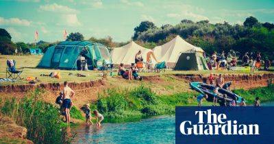 The best new camping and glampsites around the UK, from festival vibes to no-frills meadows - theguardian.com - France - Britain - county Lake