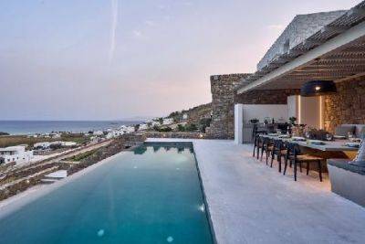 Discover the top destinations for luxury villa rentals this summer with Haute Retreats - traveldailynews.com - Bahamas - Greece - Italy - Mexico - Thailand - Indonesia - city Santorini - Barbados